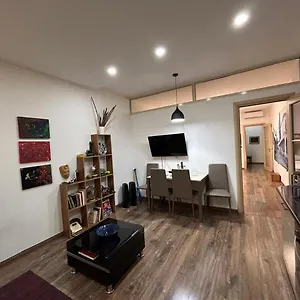 Marias In Blloku, , Tirana Albanie
