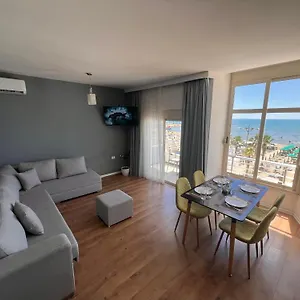 Wave Beachfront Appart hôtel