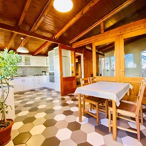 Experience, Authentic In The Heart Of Old , Tirana Albanie