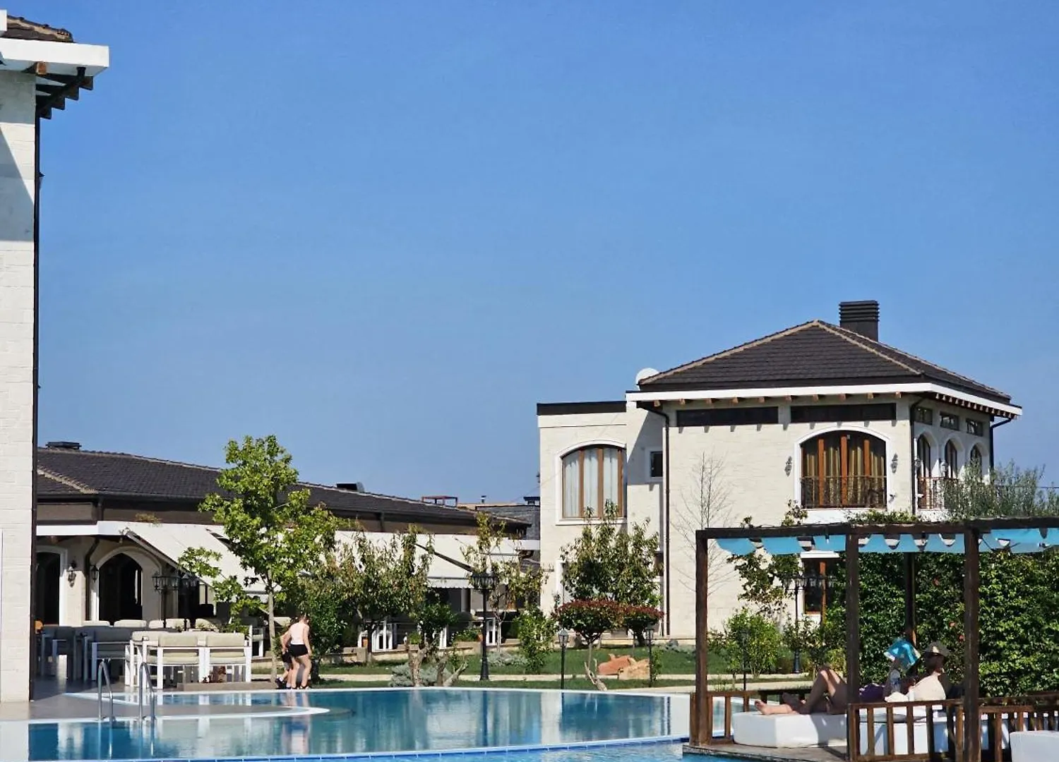 Vinea Resort Rrashbull