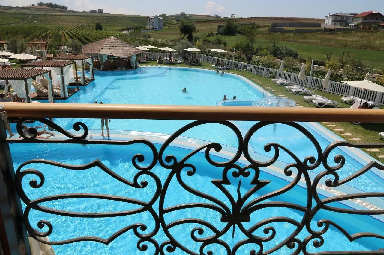 Vinea Resort Rrashbull Hotel